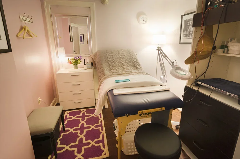 Dermaspace Brings Hollywood’s Best Kept Skin Treatment To Seattle by Alix Hernandez