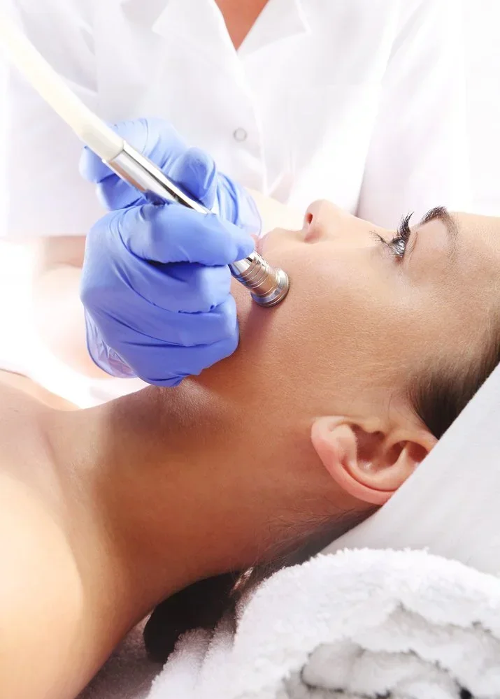 Microdermabrasion or Chemical Peels: What’s the best choice for you?