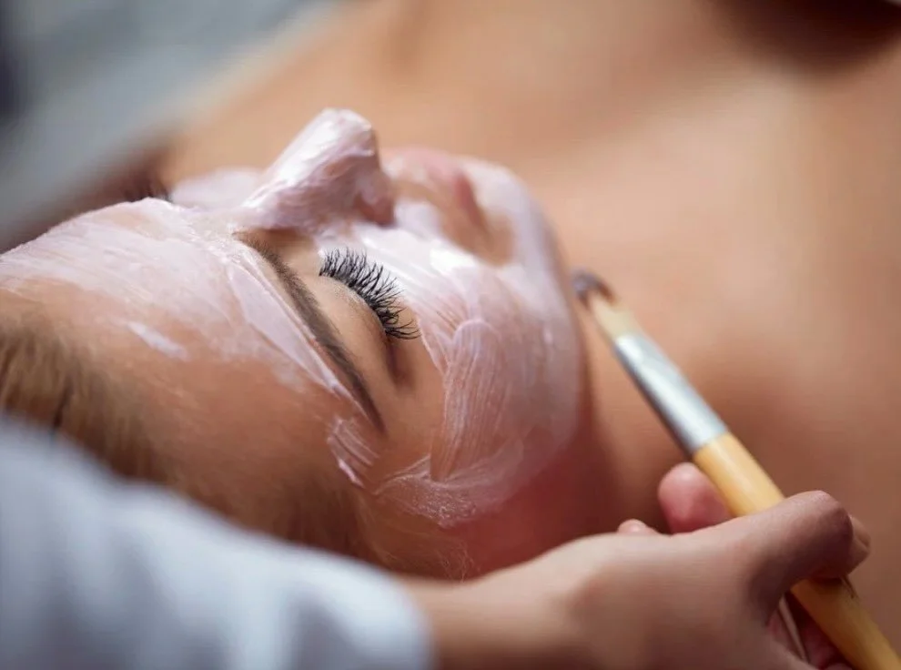 One of the most common questions we get asked is how often someone should get a facial so I thought I would write a little article about it&hellip; Click the blog link in our profile to read more! 🌸