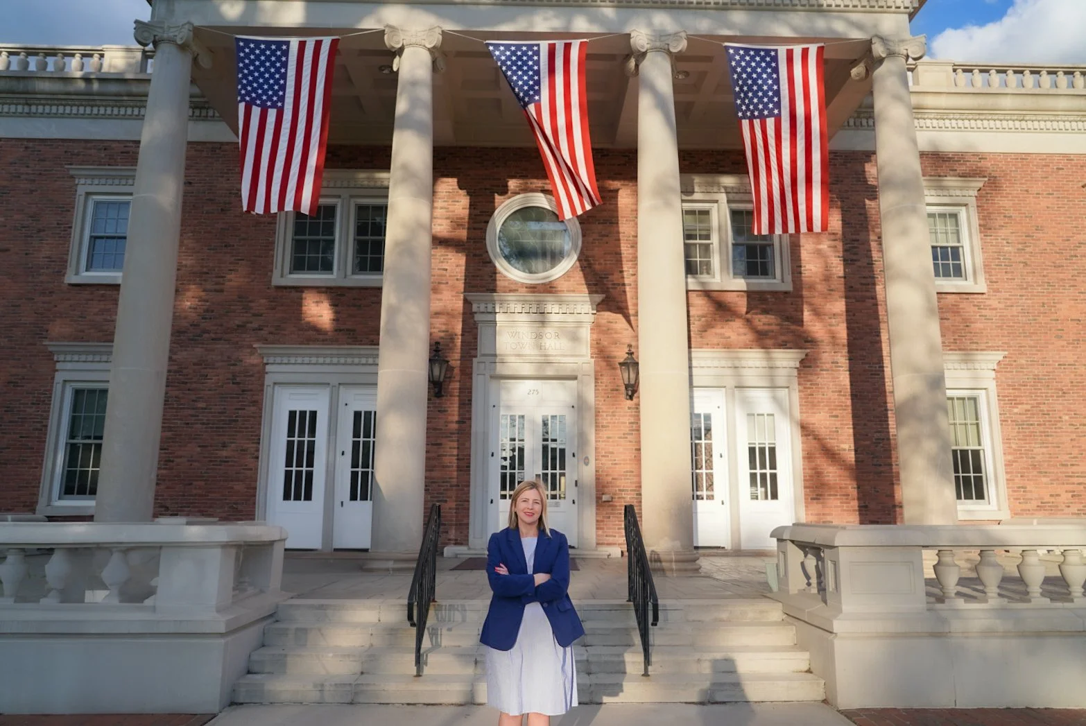 Chantelle posing in front of the Windsor Town Hall