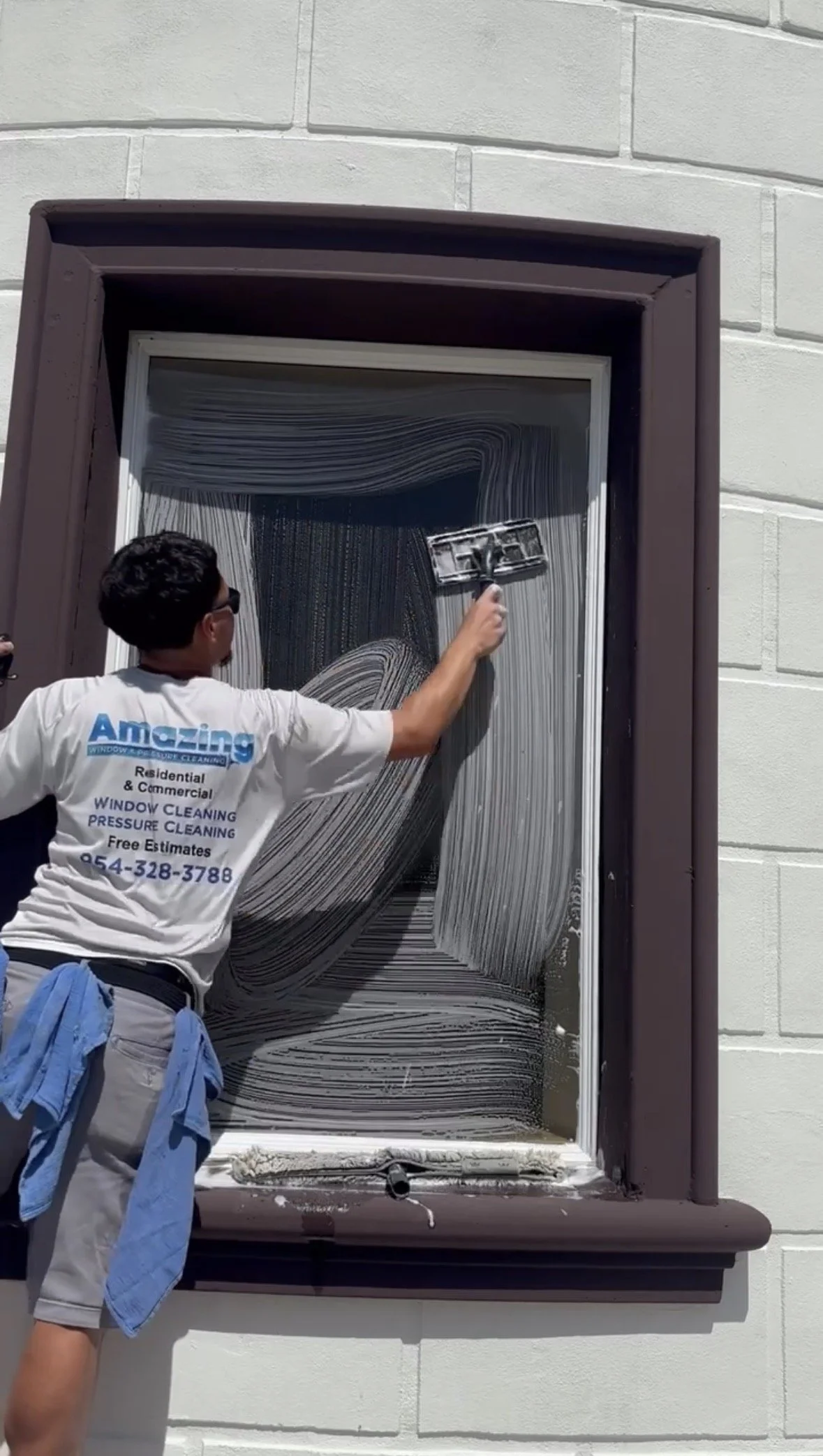 Professional exterior window cleaning for a residential home in South Florida.