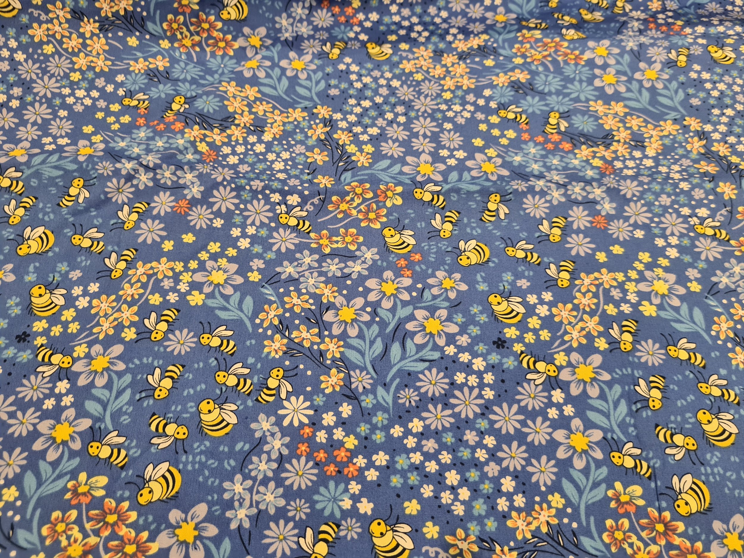 Scrub Top - Size M - Floral Bees in Blue