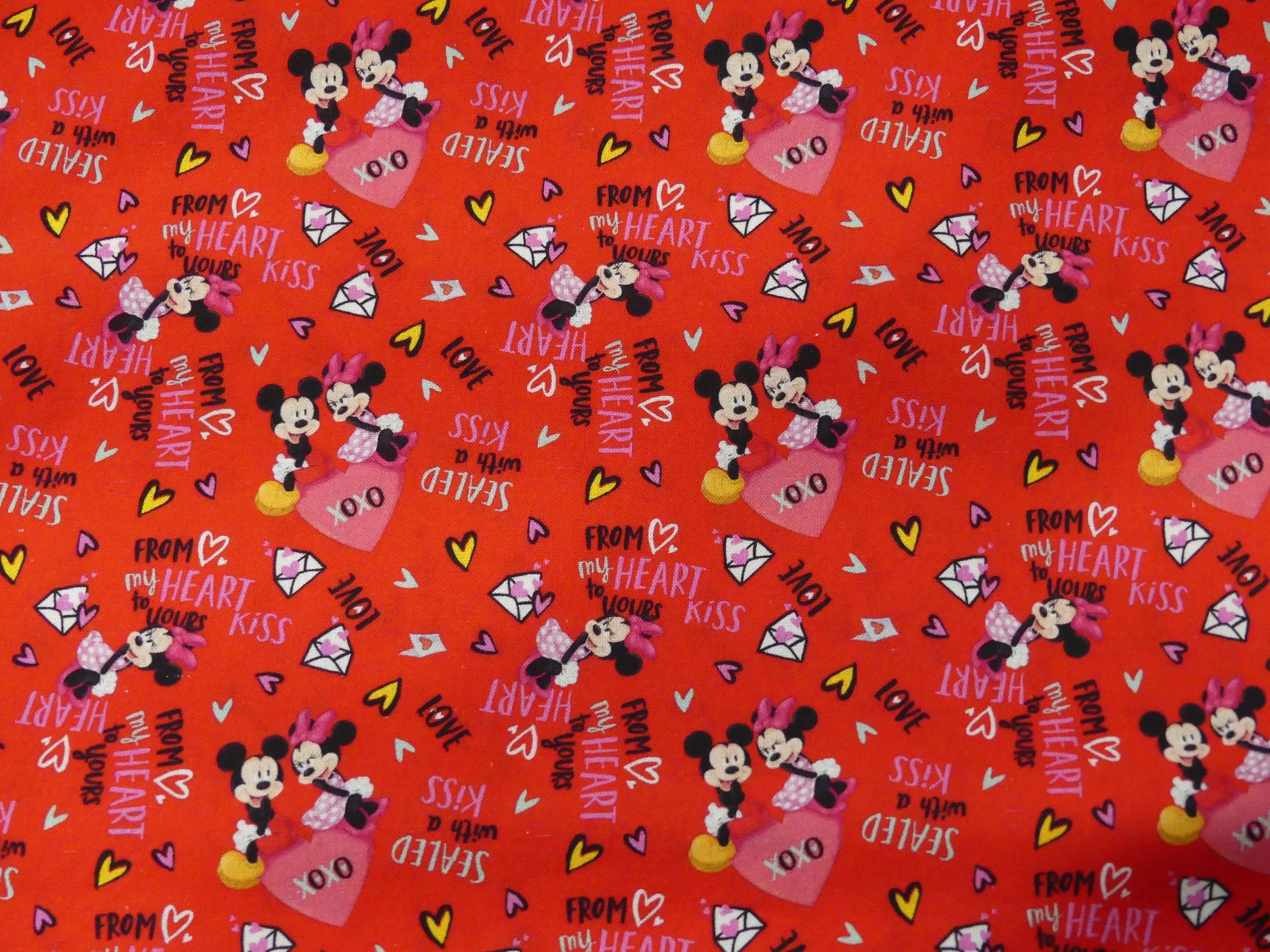 Scrub Top - Mickey & Minnie Sealed with a Kiss