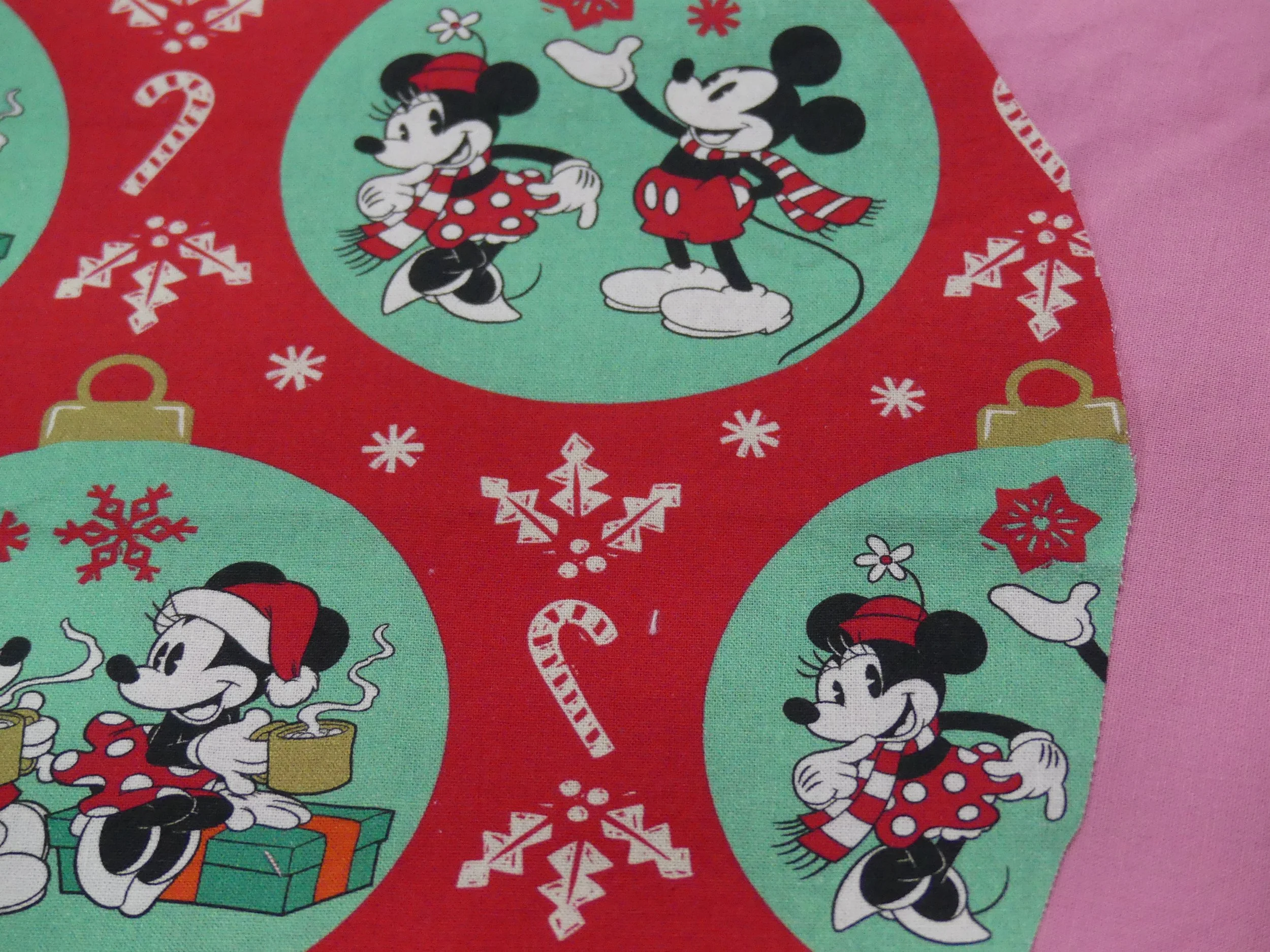 Scrub Cap - Christmas Minnie & Mickey Baubles - Pink