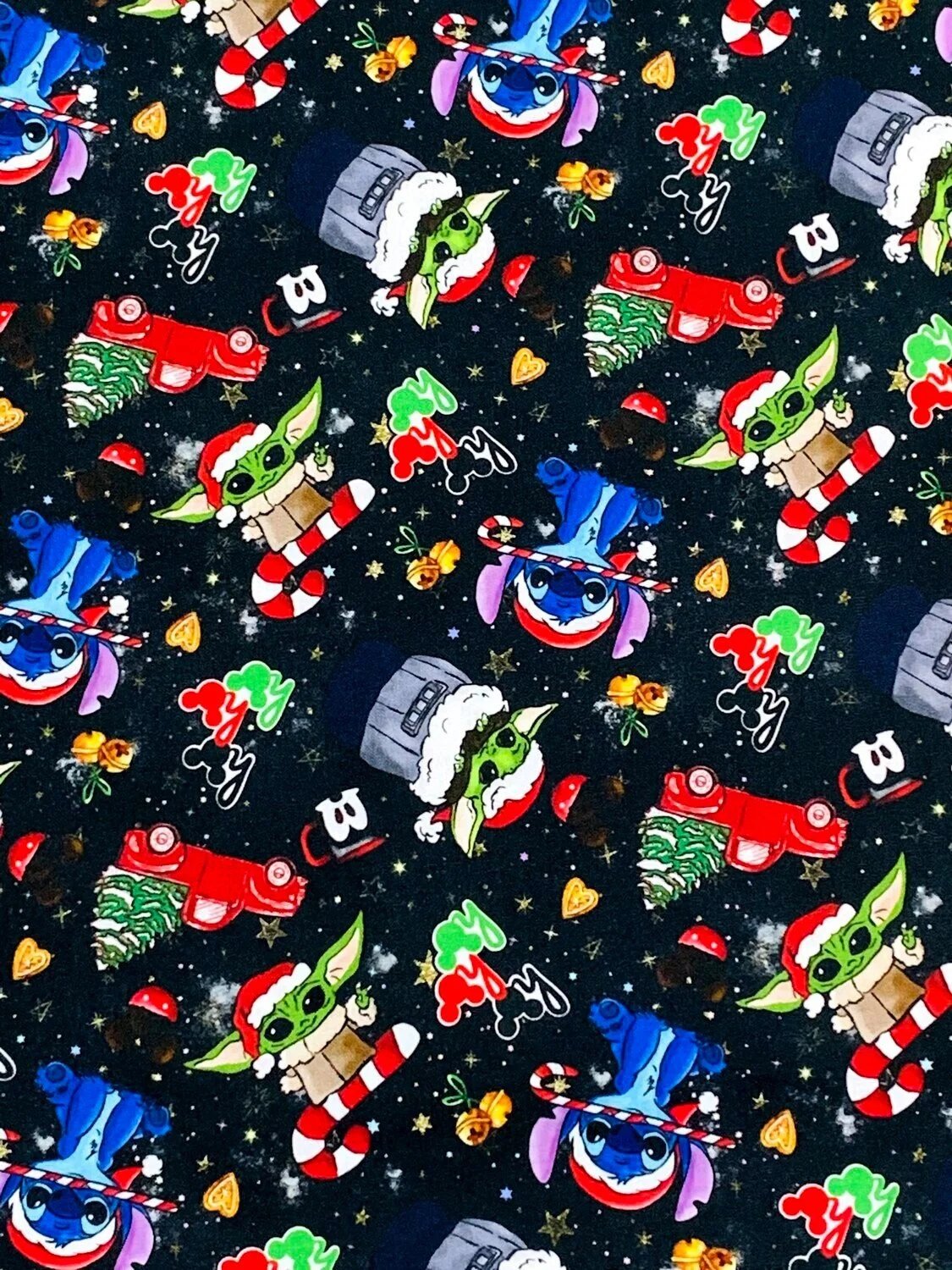 Scrub Top - Size 2XL - Christmas Baby Yoda & Stitch