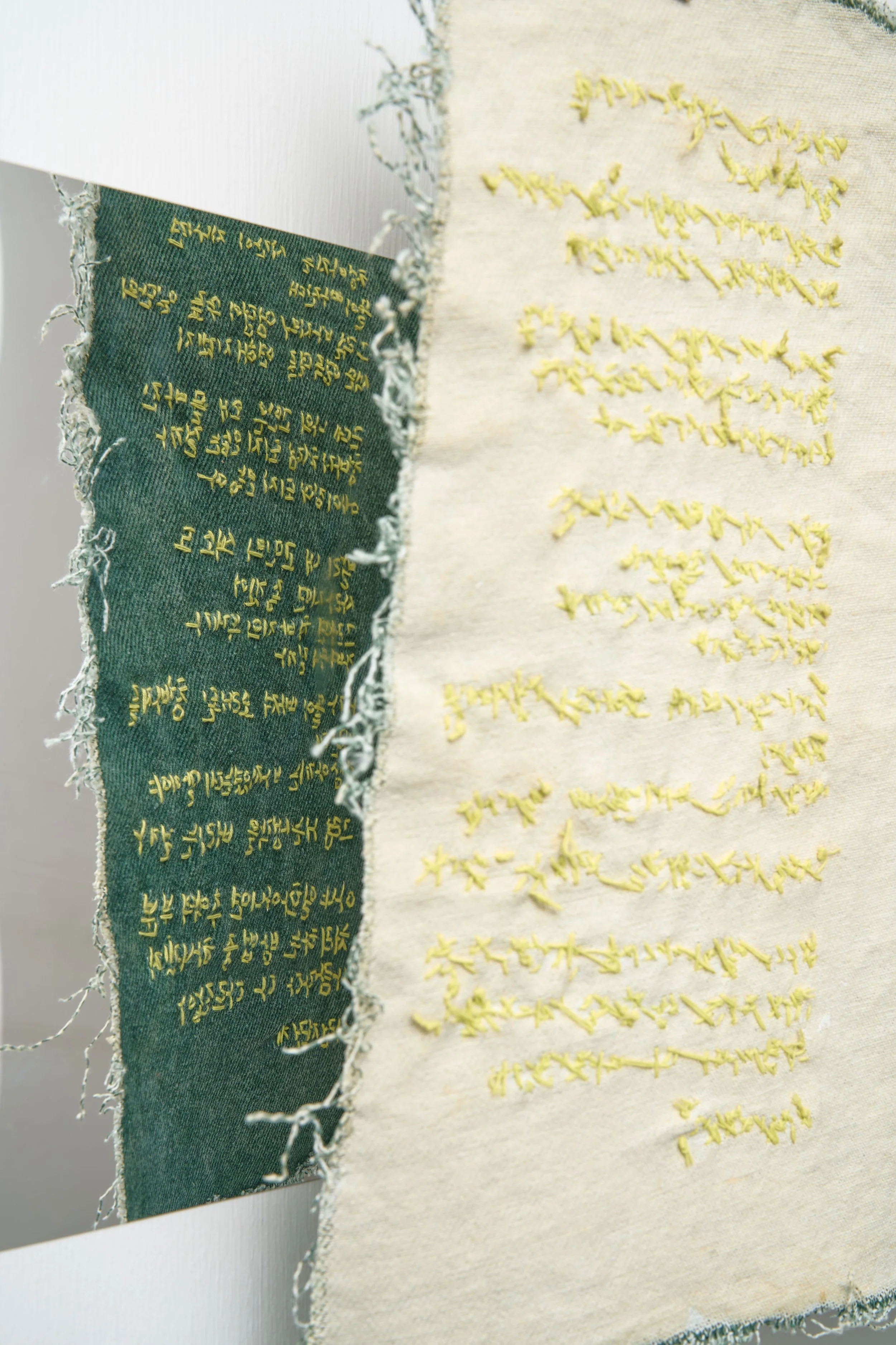 Pigment Won’t Fade / 색소가 빠지지 않아, 2025, hand stitching on denim, 27 × 37 cm