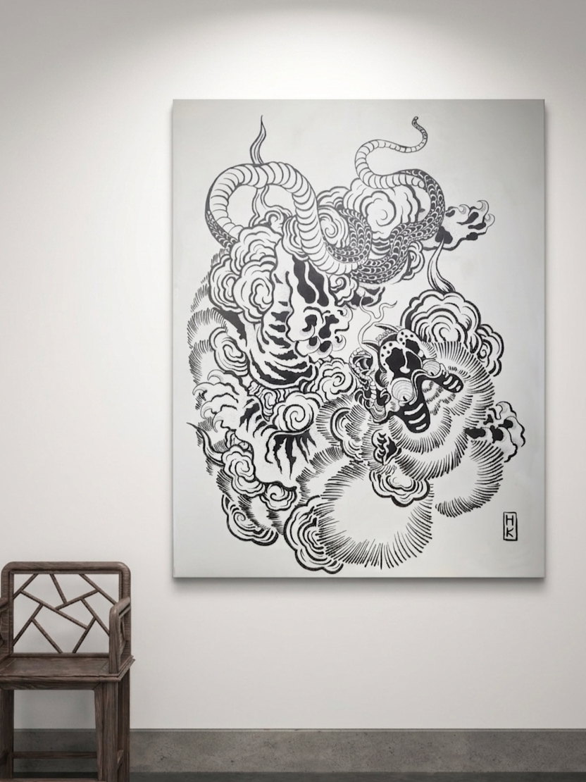 雲 – Nuage
Sumi ink sur canevas
146 × 112 cm



Silhouette nue éthérée perdue dans des nuages tourbillonnants, entre présence spirituelle et disparition.