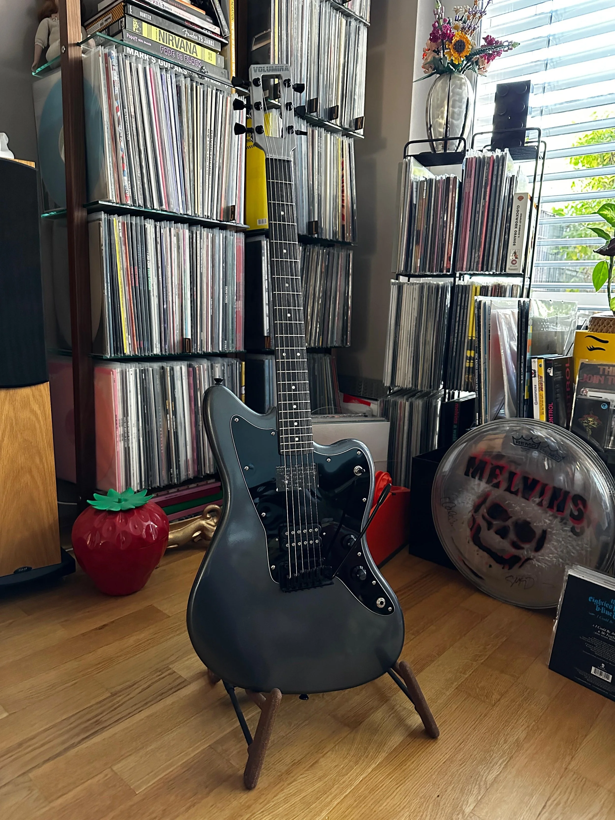 Volumina Signature Guitar