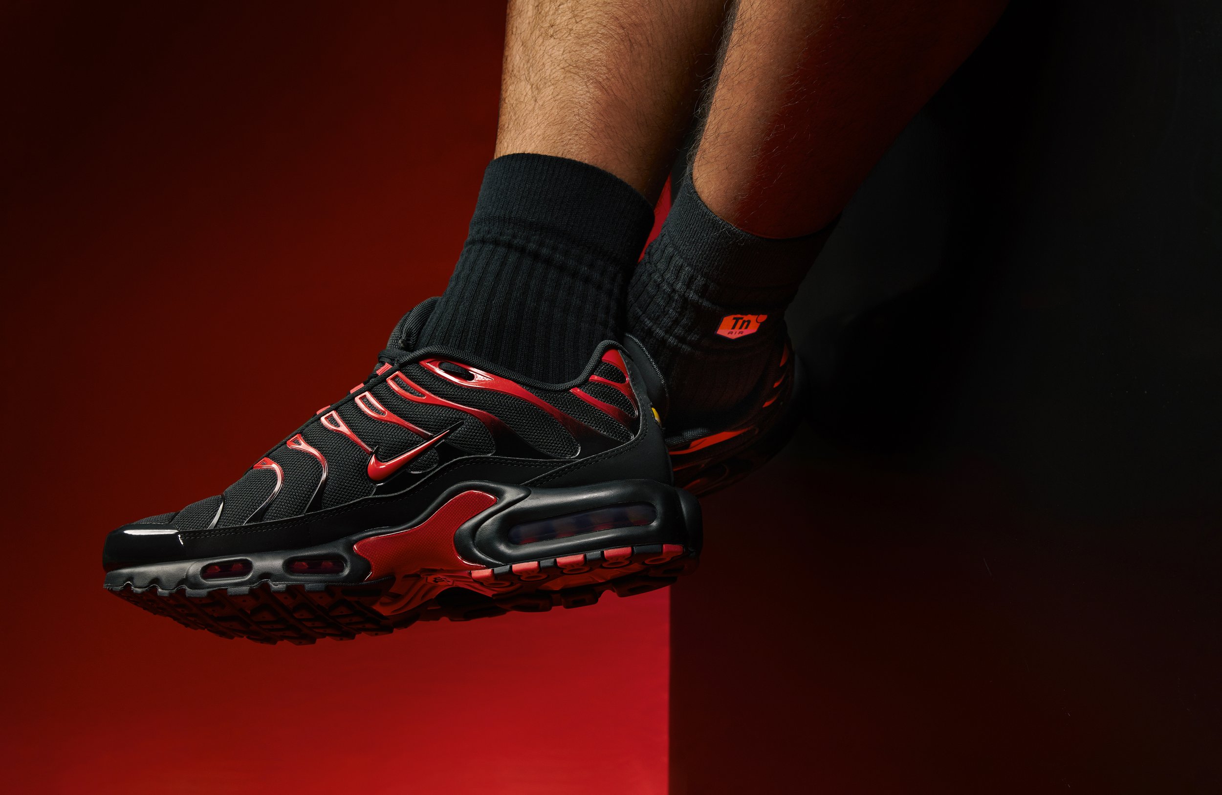 Nike_FL_TN_RedBelliedBlack_Red_IMG_0182.jpg