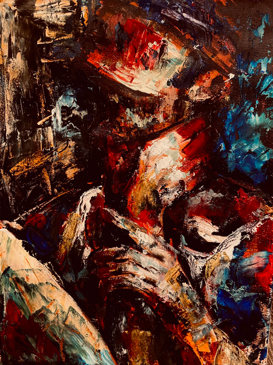 Abstract expressionistisch schilderij met felle kleuren zoals rood, blauw, zwart, wit en oranje, met schuine lijnen en tekstuur.