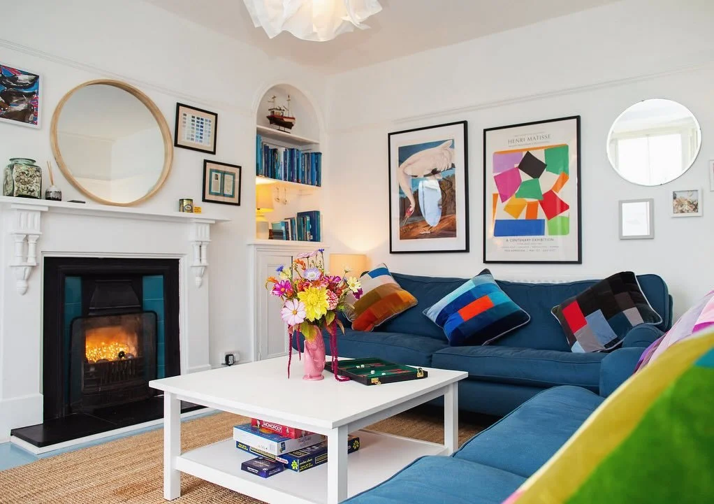Relax in the Trem Y Don sitting room -cottage available this weekend Dm me if you are interested 🥰 #holidaycottage #tremydon #seasideholiday #hottub #seaview #seaside #beach #dogwalks #fishnchips #cardiganbay #dolphins #relax #holiday #wales #nicevi