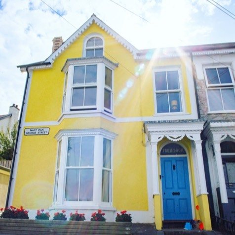 Oh sunny sunny Trem y don 💛💙💛💙💛💙💛😘 #holidaycottage #tremydon #seasideholiday #hottub #seaview #seaside #beach #dogwalks #fishnchips #cardiganbay #dolphins #relax #holiday #wales #niceview #seasidecottage #selfcatering #familyfriendly #homefro