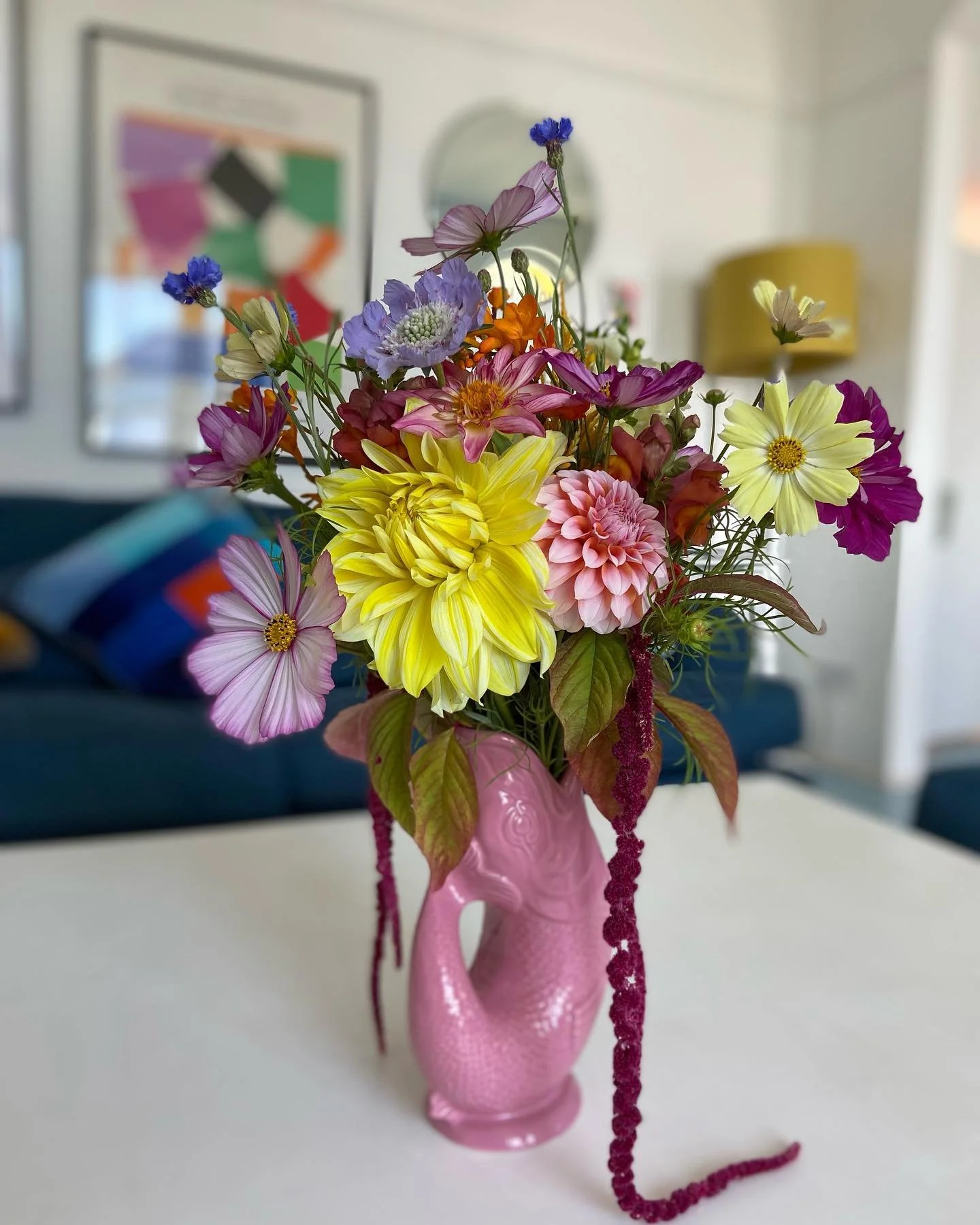 Such gorgeous flowers from @thewillowblossomflorist to look lovely in pictures taken by @katiedesilvaphotography #holidaycottage #tremydon #seasideholiday #hottub #seaview #seaside #beach #dogwalks #fishnchips #cardiganbay #dolphins #relax #holiday #