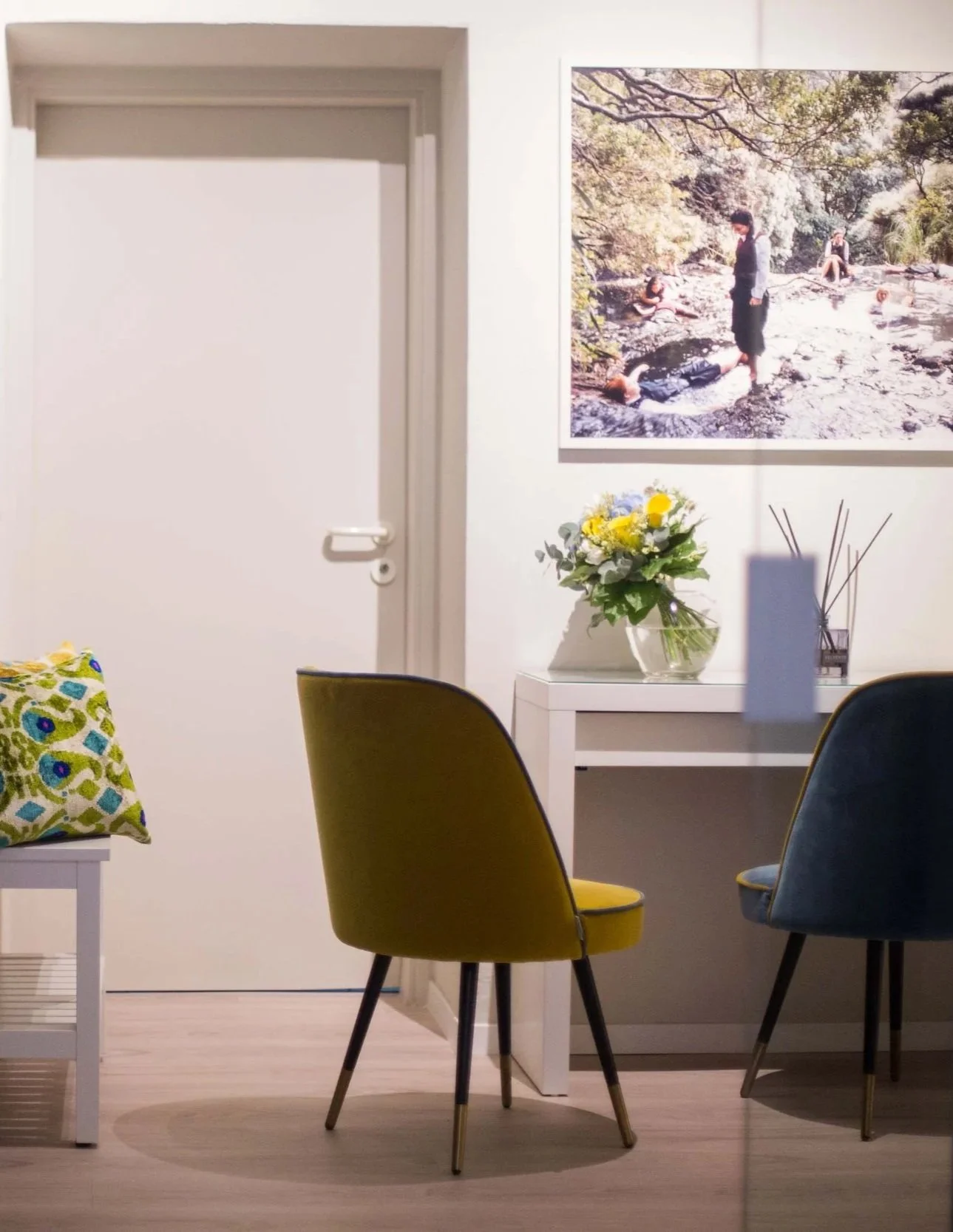 Welcome are at Phaedra Pilates Studio in Lugano, fresh flowers, comfortable armchairs