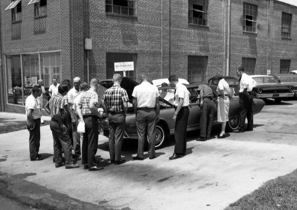 Proctor dealership viewing Chrysler's new turbine car