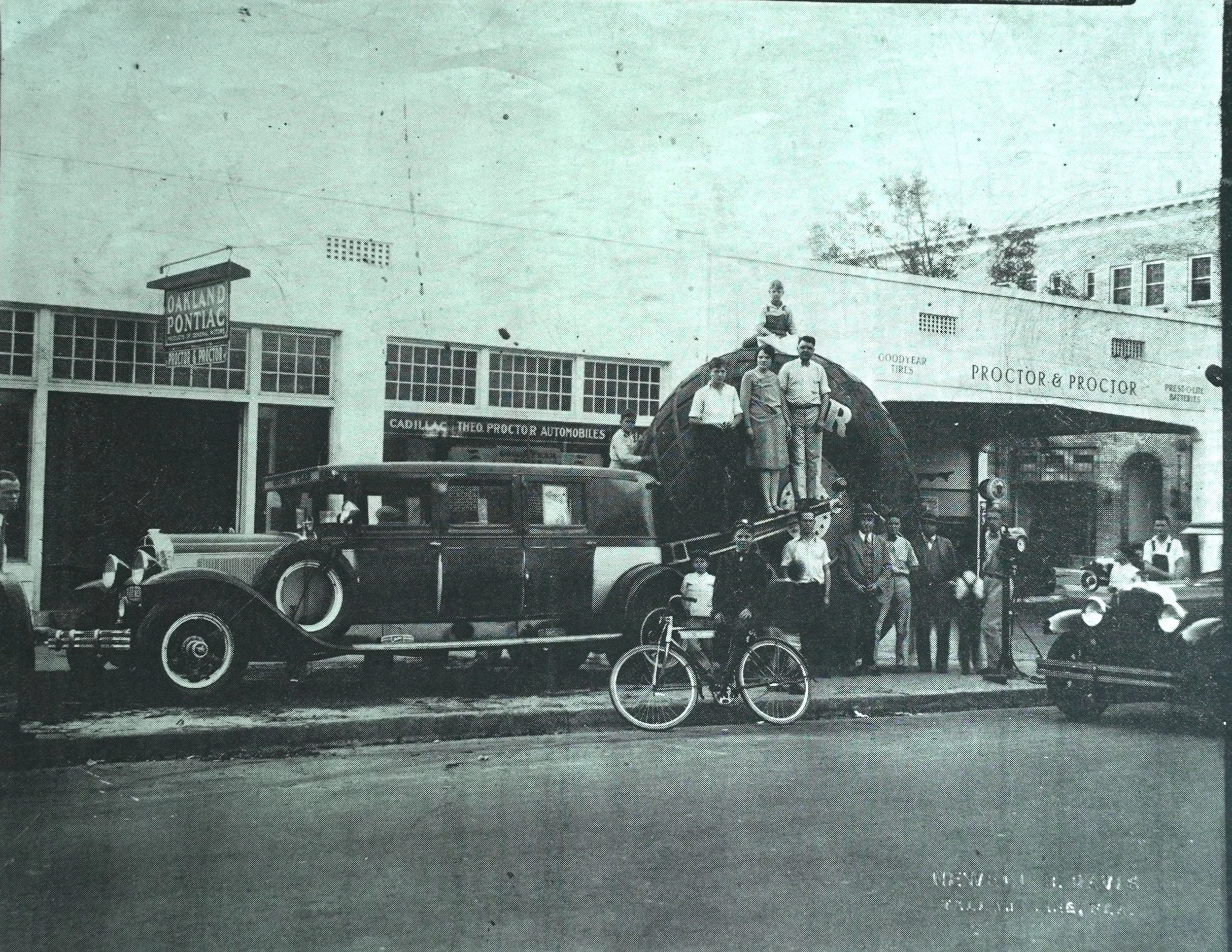 Tallahassee locals pose in front of Proctor & Proctor with "the worlds largest tire" built by Goodyear on its 1930 publicity tour