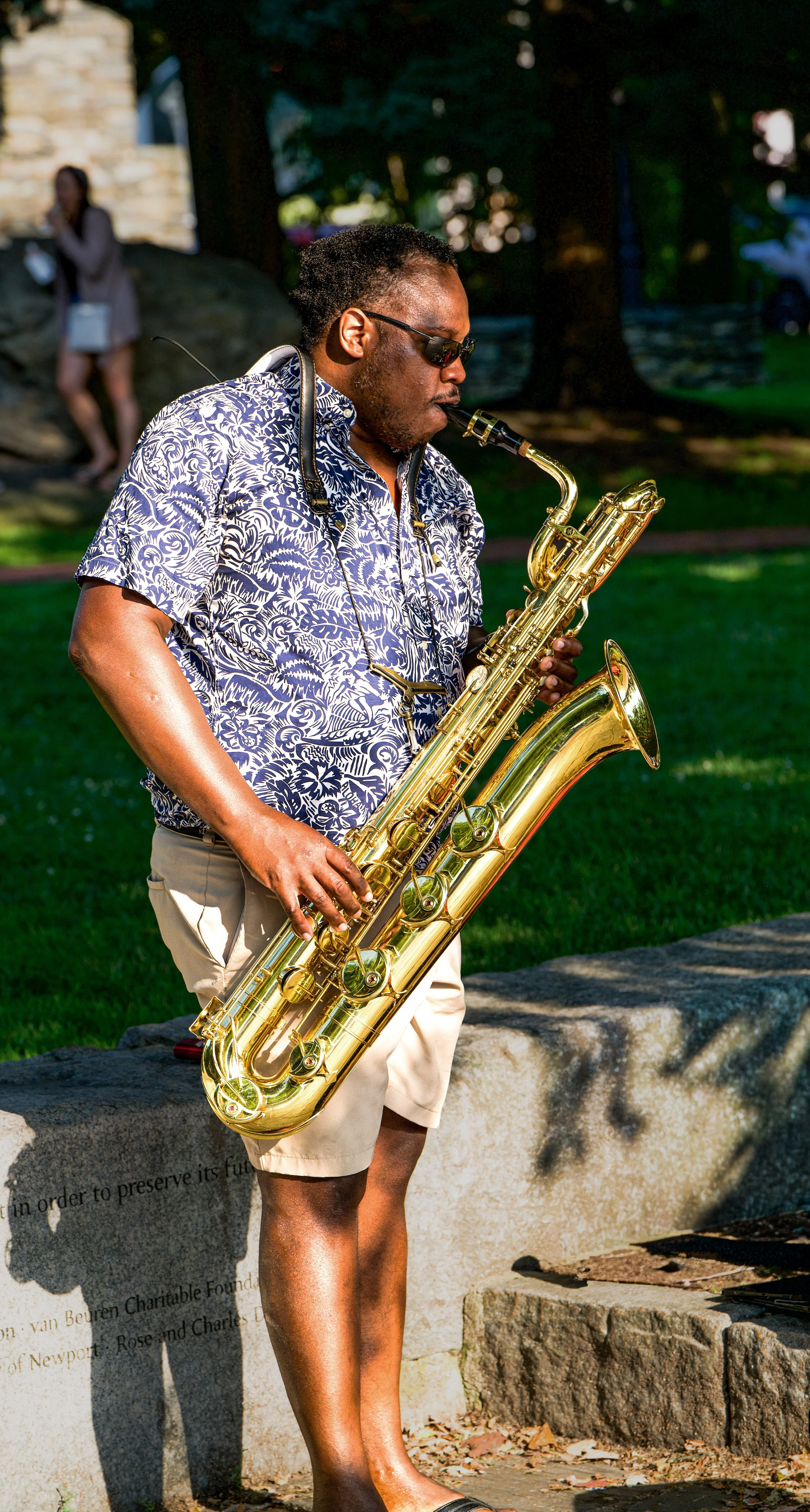 SAX MAN ON THAMES.jpg