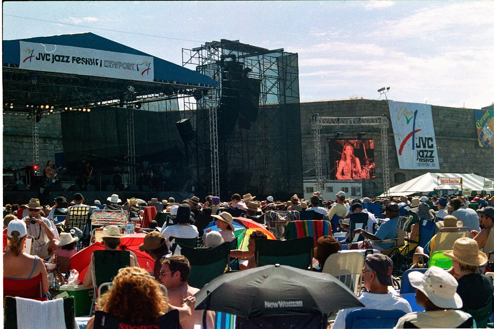 Newport Full Crowd  2 - 2007.jpg