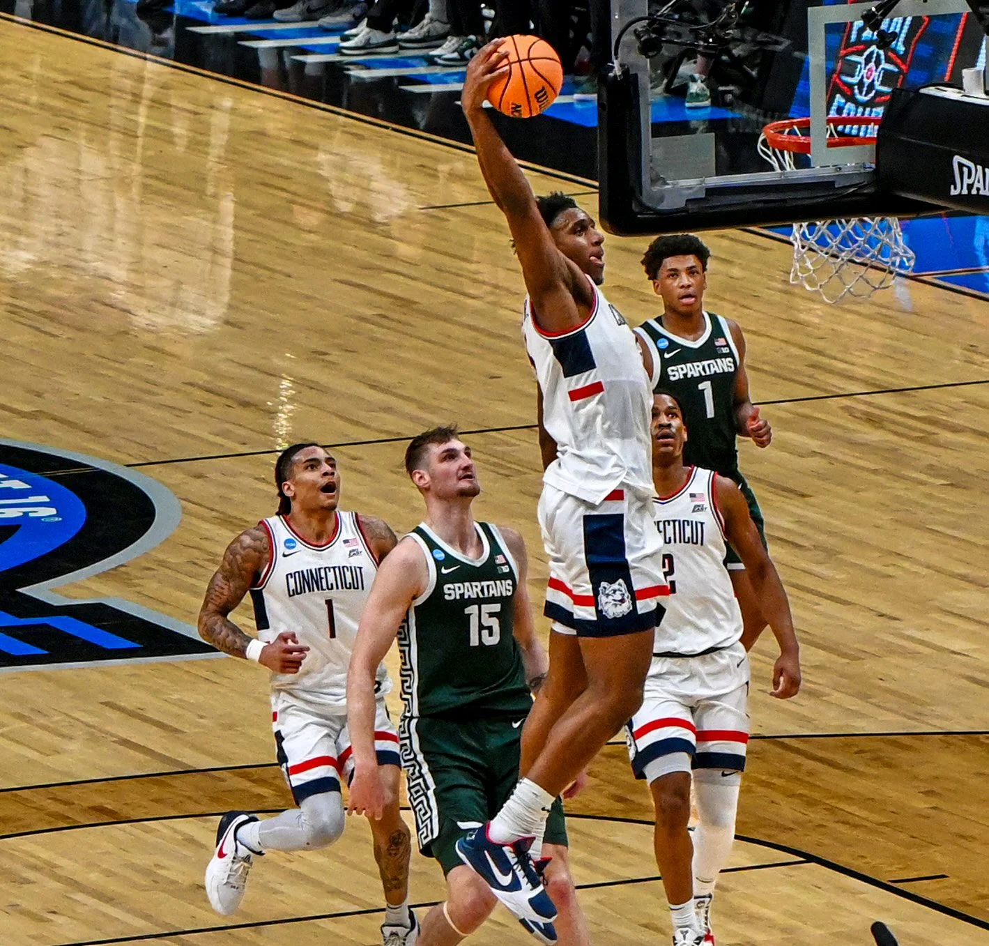 Reed Dunking Vs Michican State .jpg