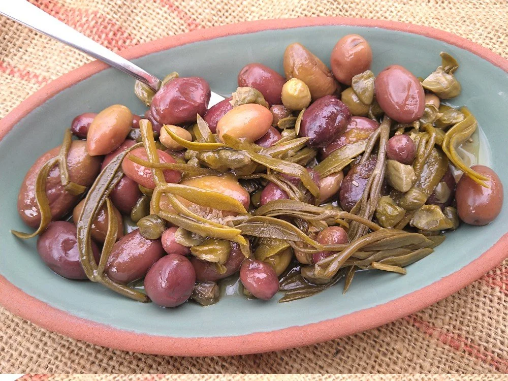 Messinische Meze - Oliven, Kapern & Meerfenchel