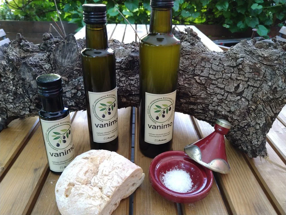 Olivenölföaschen der Sorte "Lykos" von vanimo