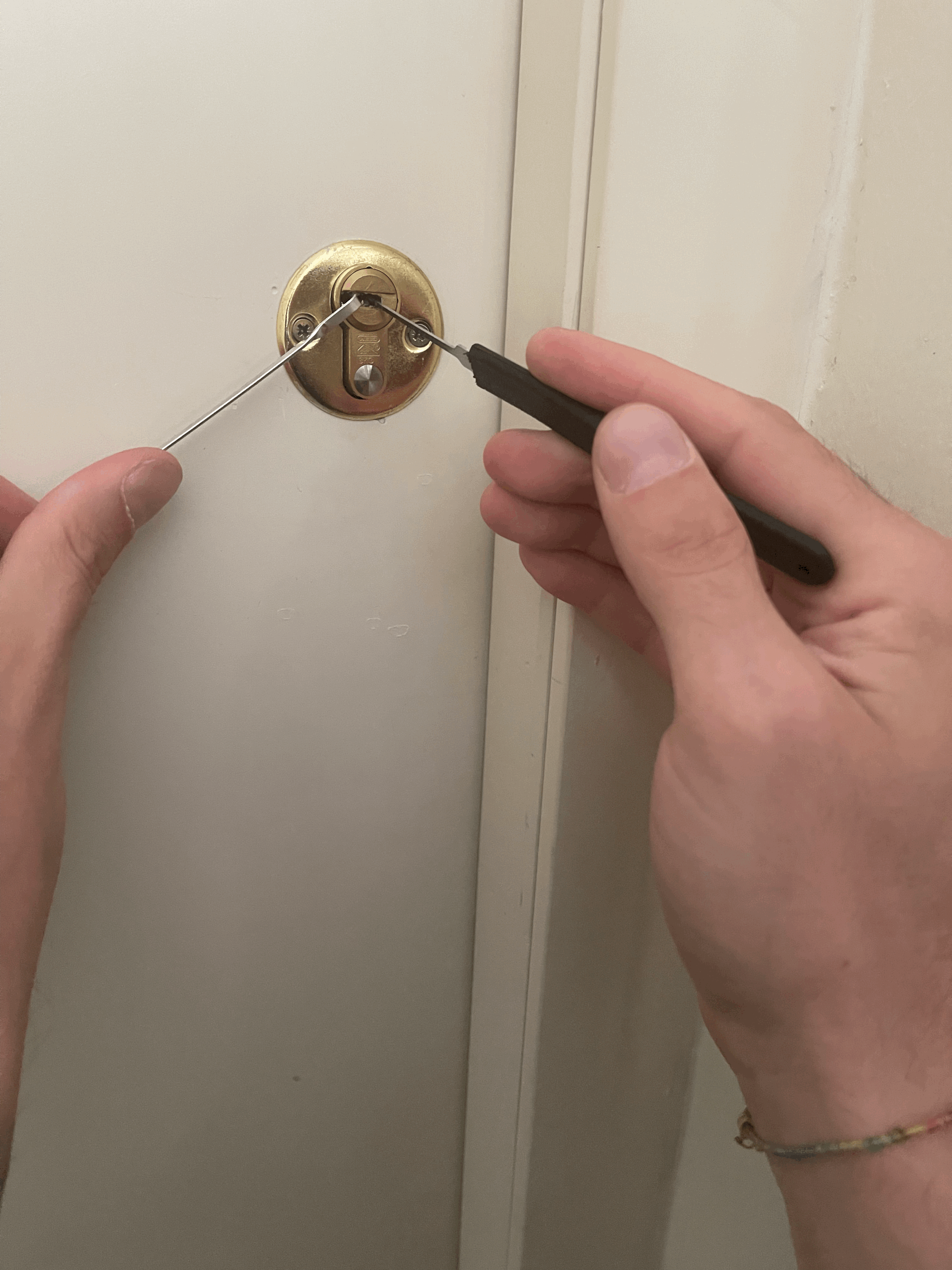 Instalación de cerrojos de seguridad