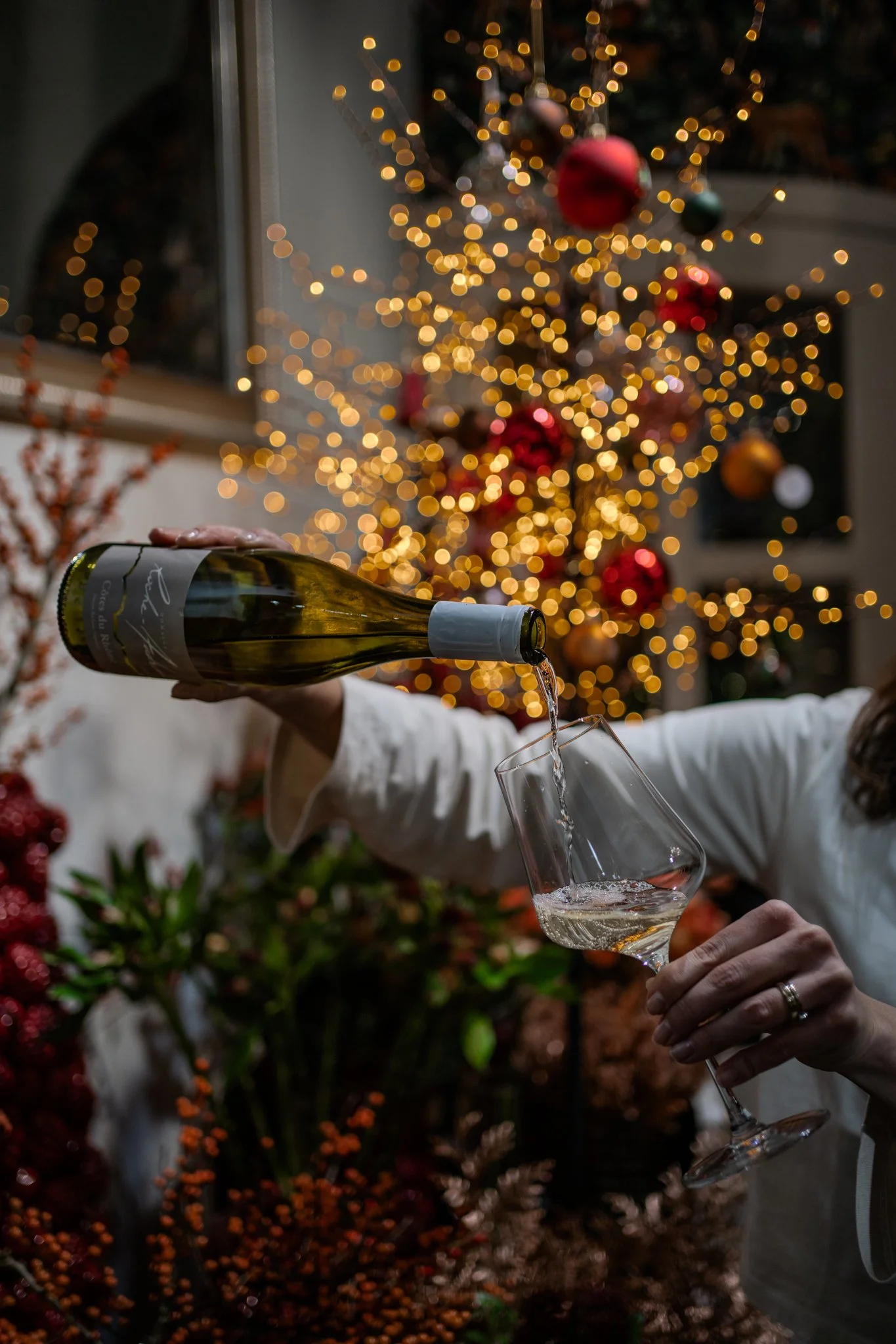 pouring wine 2 h.jpg