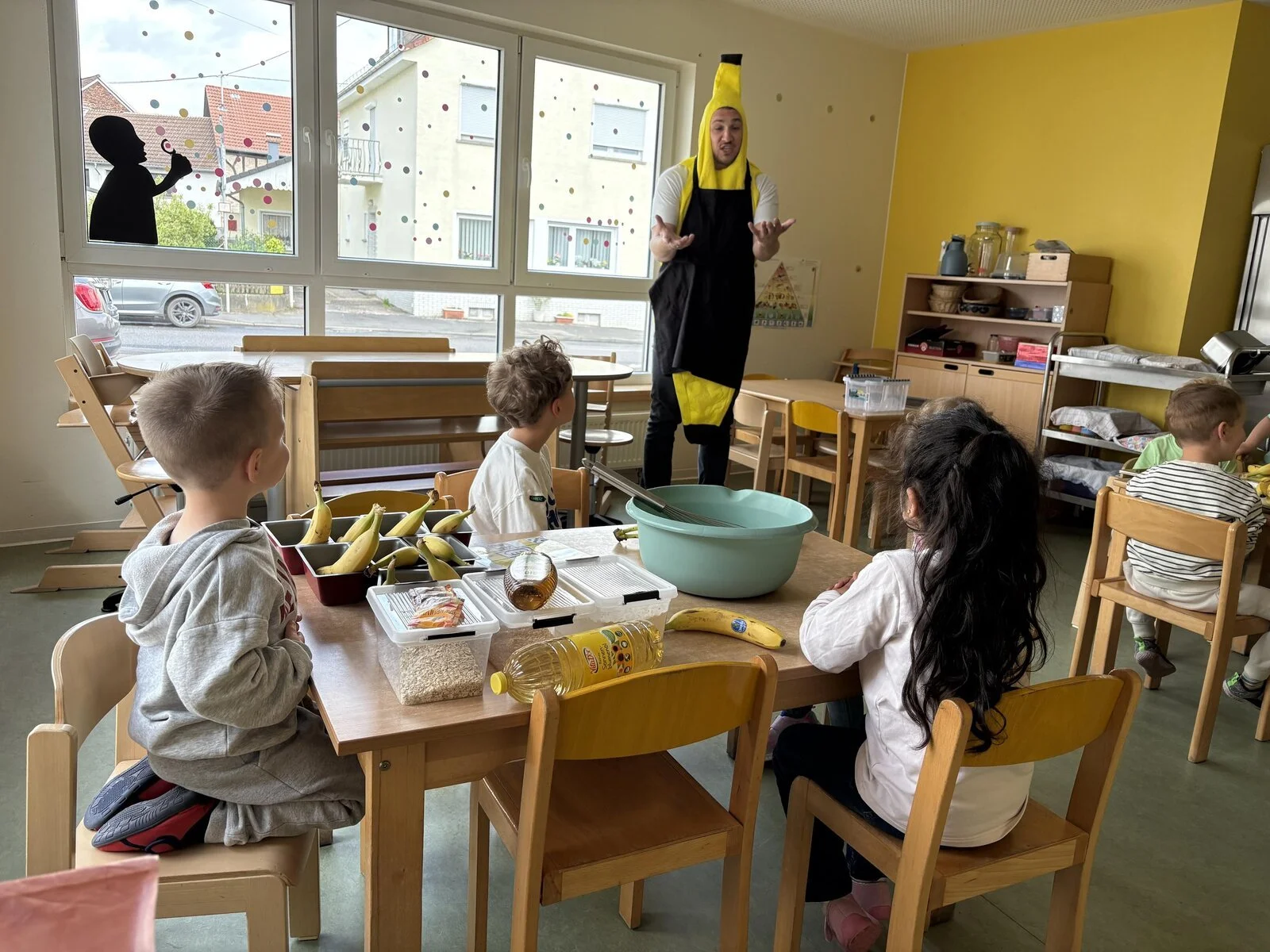 07-banane-kostuem-klassenzimmer.jpg