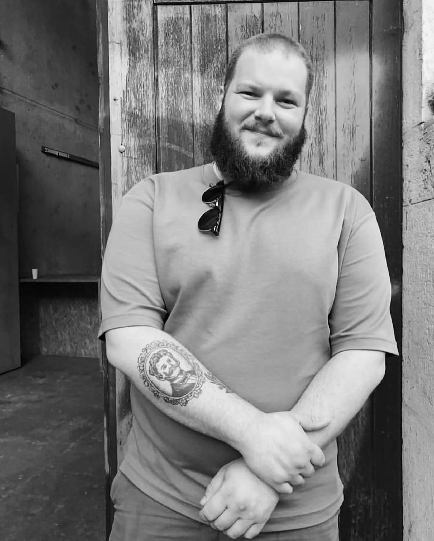 Portrait of Remco de Vries, co-founder of Wanderstories, standing in a doorway.