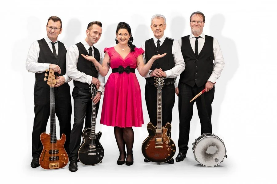SUZIE &amp; The FIREBALLS