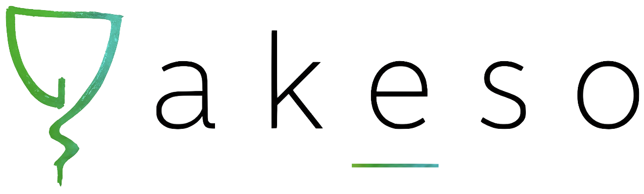 Ein beschädigtes Logo mit einem greenen Ayrabhänger und schwarzem Text, der teilweise nicht lesbar ist.