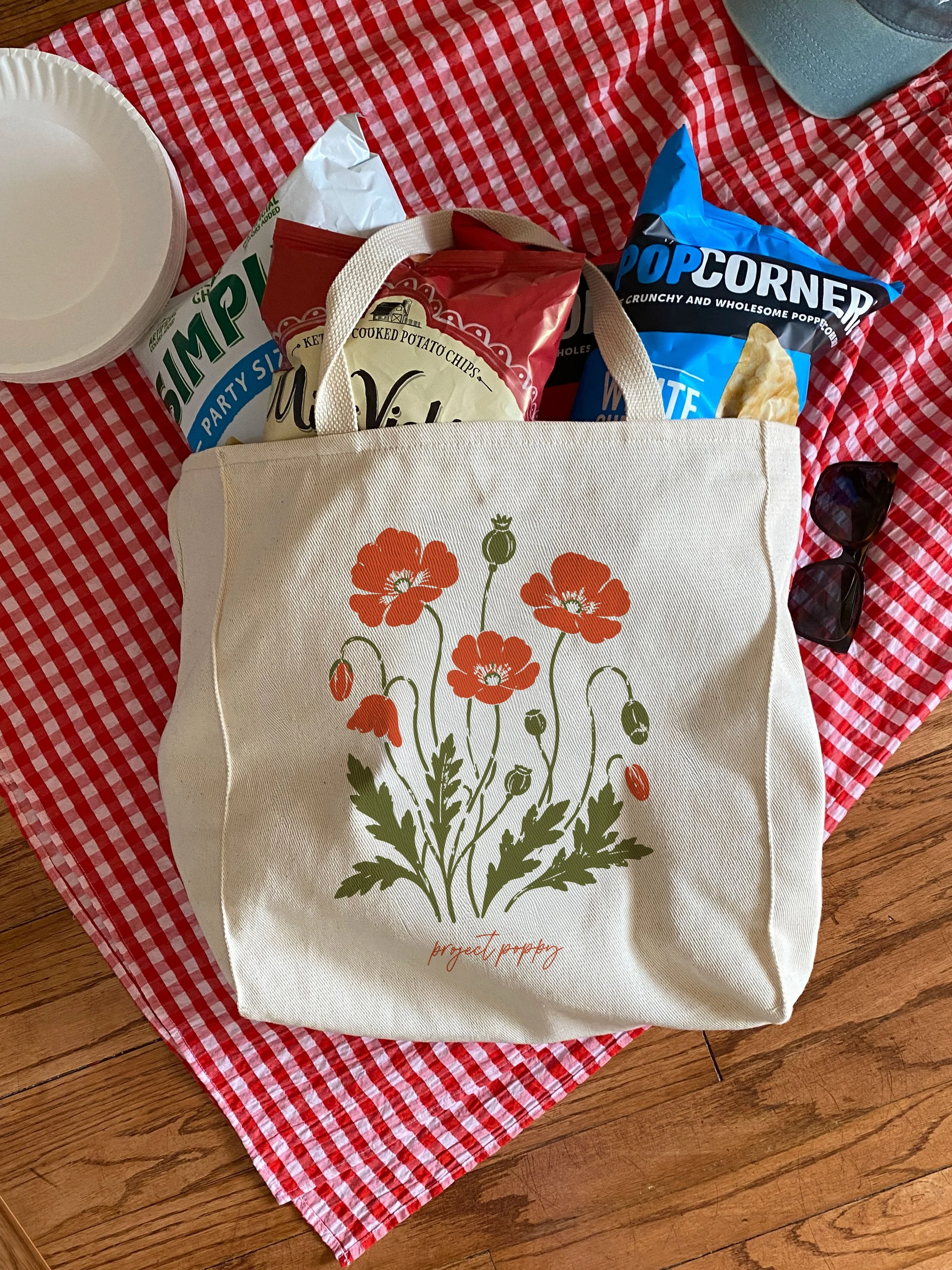Pool days, game nights, and backyard cookouts &mdash; this bag ends up carrying a little bit of everything.

Proof 👇
🍿 6 family-sized bags of chips
☀️ 8 beach towels
🧸 12 stuffy besties
🍉 5 whole watermelons (yes, really!)
🎲 11 board games

Hold