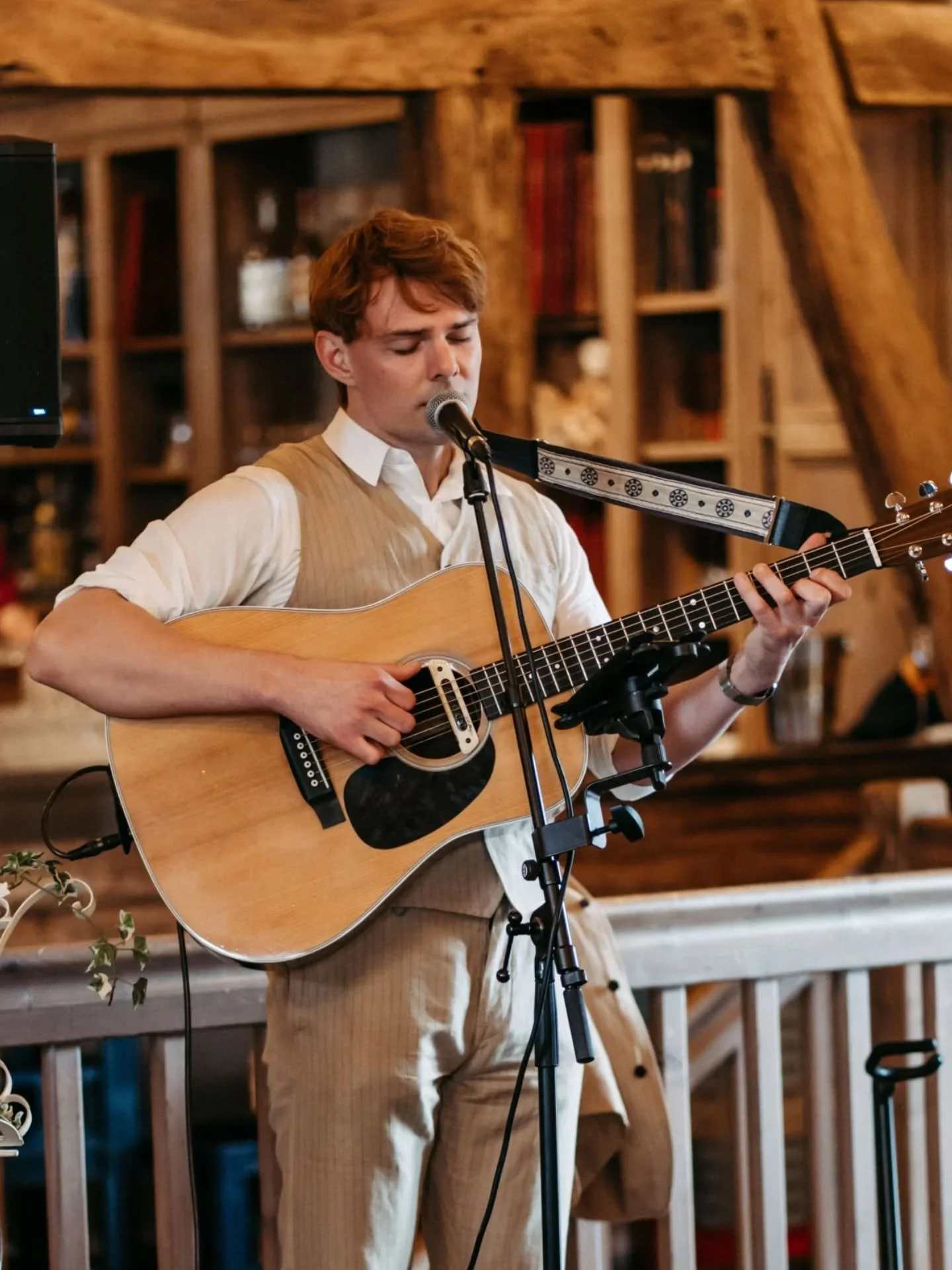Neulich, nachdem sich Aimee &amp; Andy auf dem  @hofgut_dagobertshausen das Ja-Wort gegeben haben ❤️🥂

Die sch&ouml;nen Fotos stammen von
📸 @hannixfranzi 

#musiker #Hochzeit #Trauung  #Sektempfang