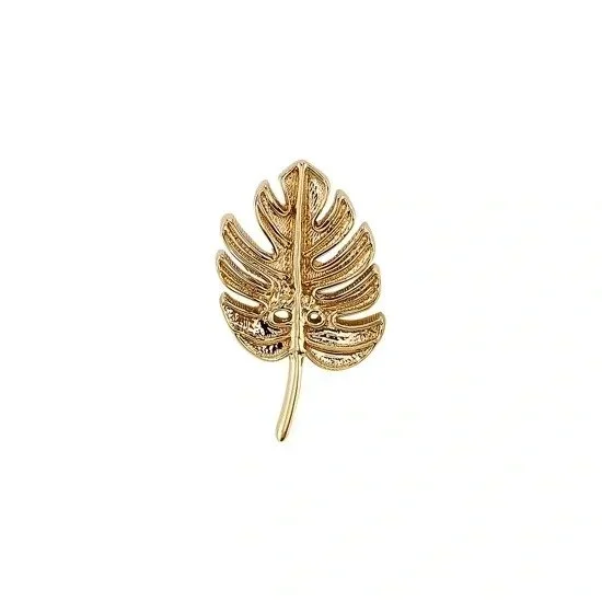 Monstera Leaf – Tropical Spirit. Bold Elegance