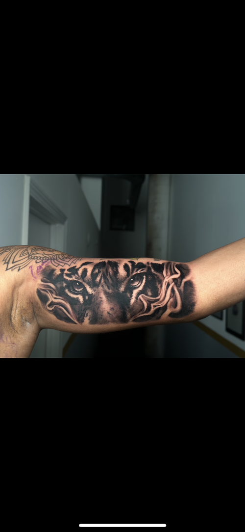 Outlaw tattoo artist photo 20.webp