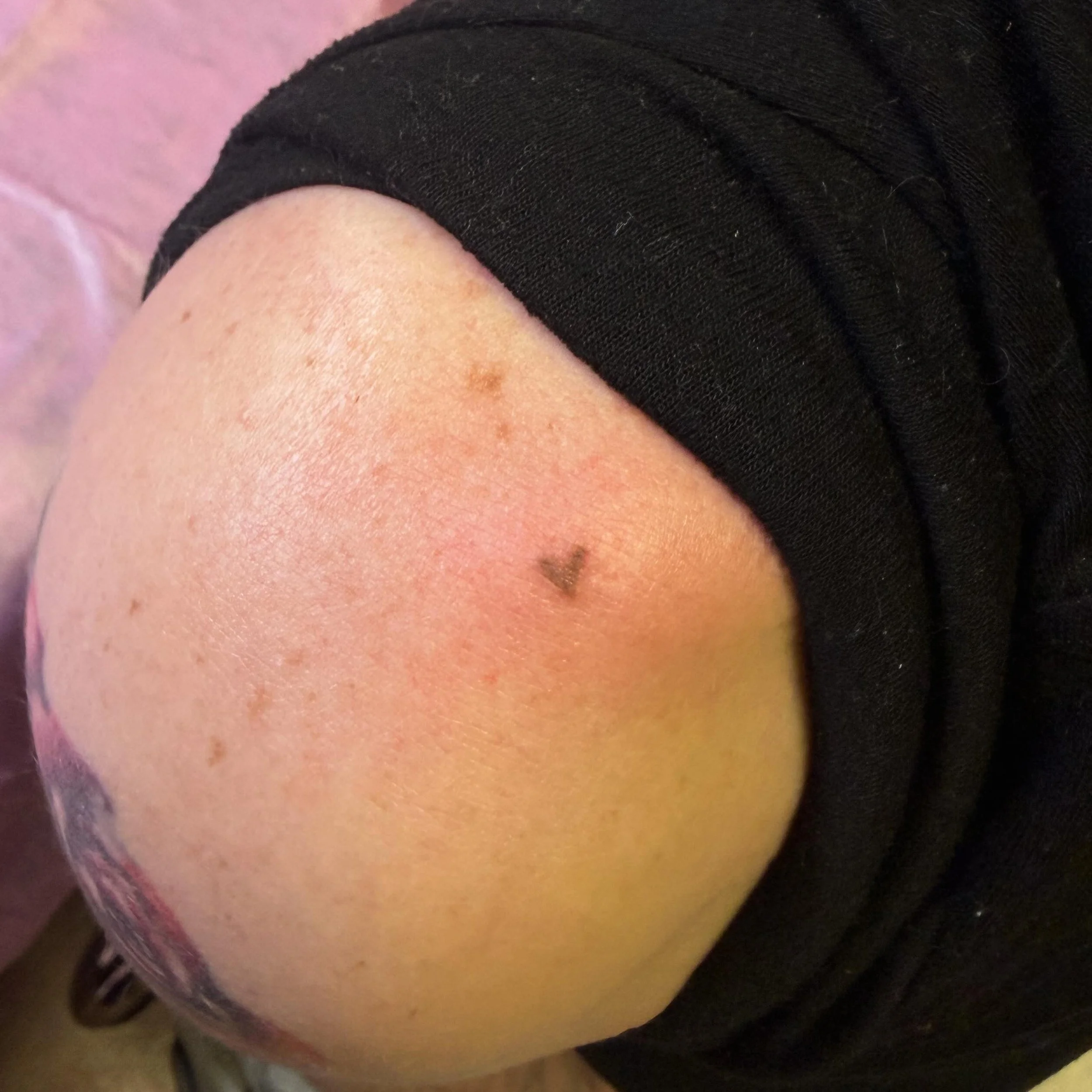 Just a little love right on your body! 

I would love to do more body freckles 🤎✨

Curious about freckles? Send me a dm and I&rsquo;ll answer any of your questions 💌
.
.
.
.
. 
#freckletattoo #hearttattoo #fauxfreckles #handpoketattoo #indianatatto