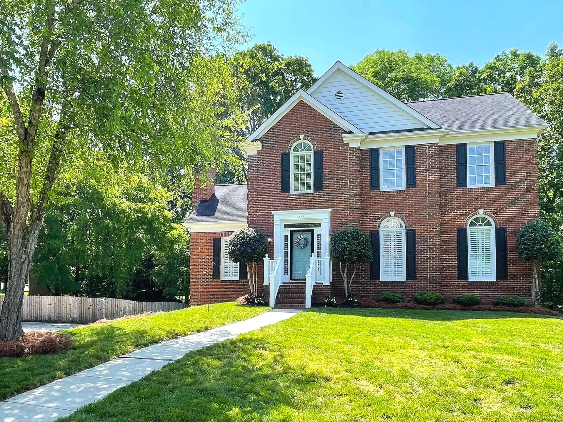 216 Rosedale Ln