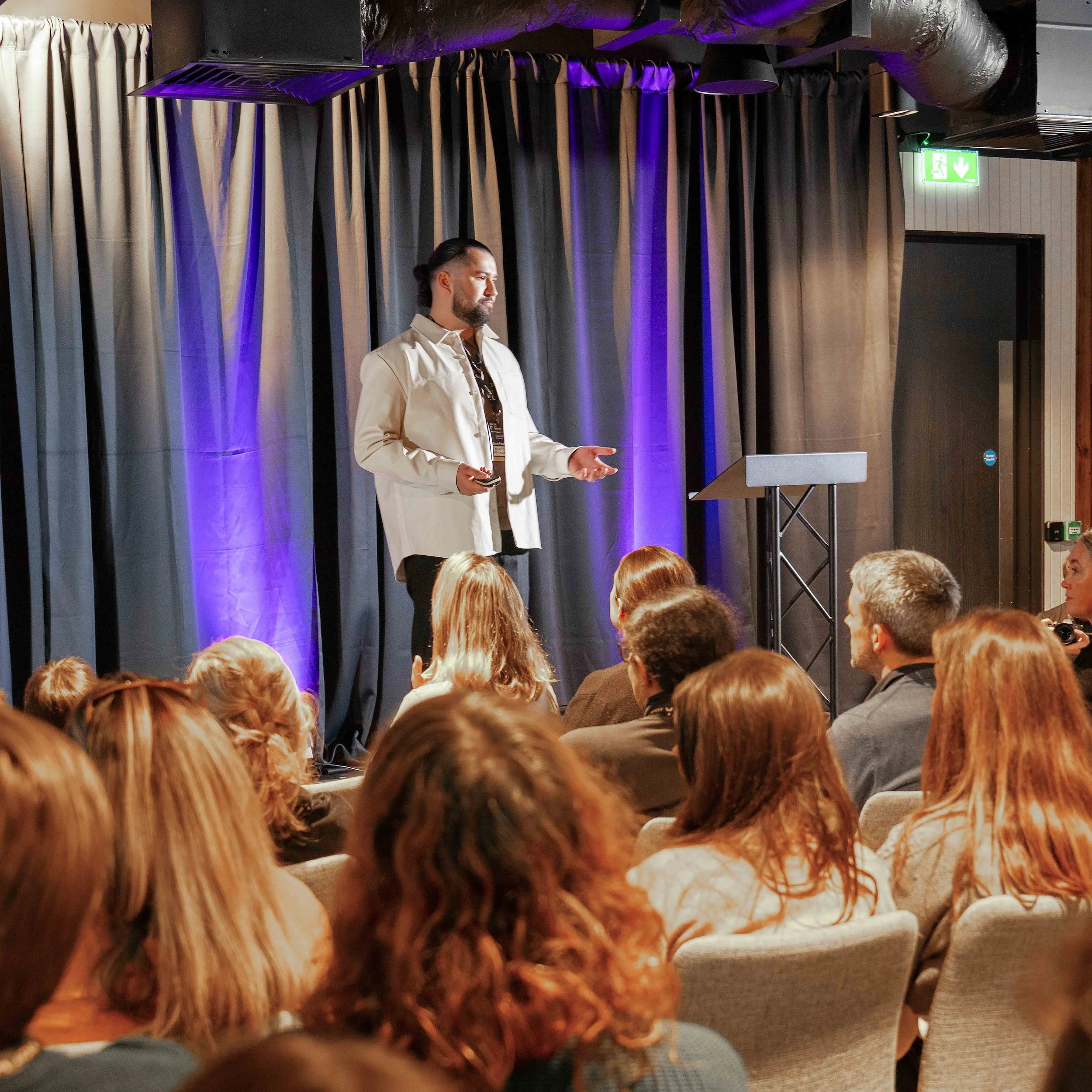 Jordan Murshed presenting at the FÍS TV Pitching Summit 2025 as a finalist and television writer.
