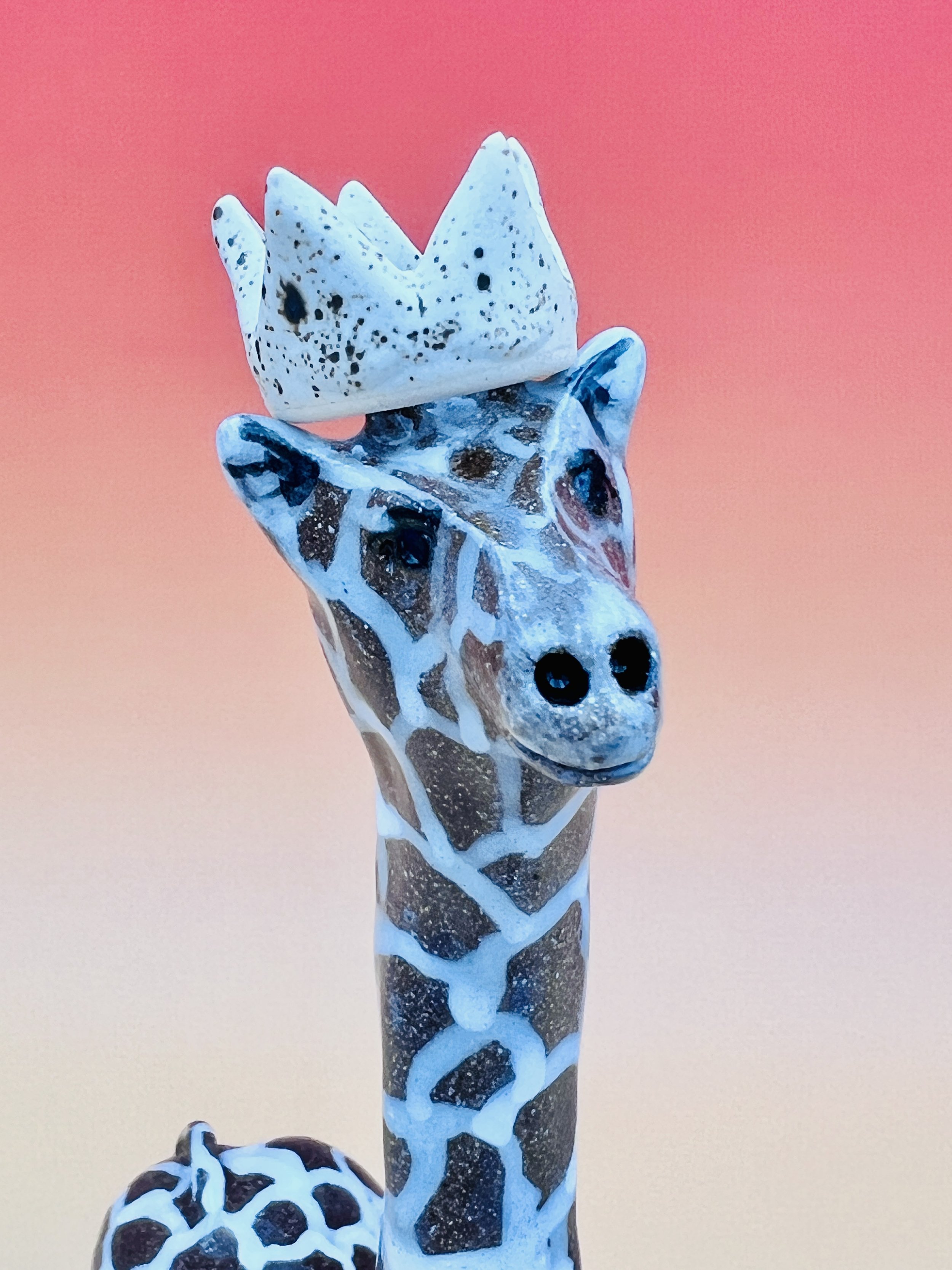  ceramic giraffe wearing a crown