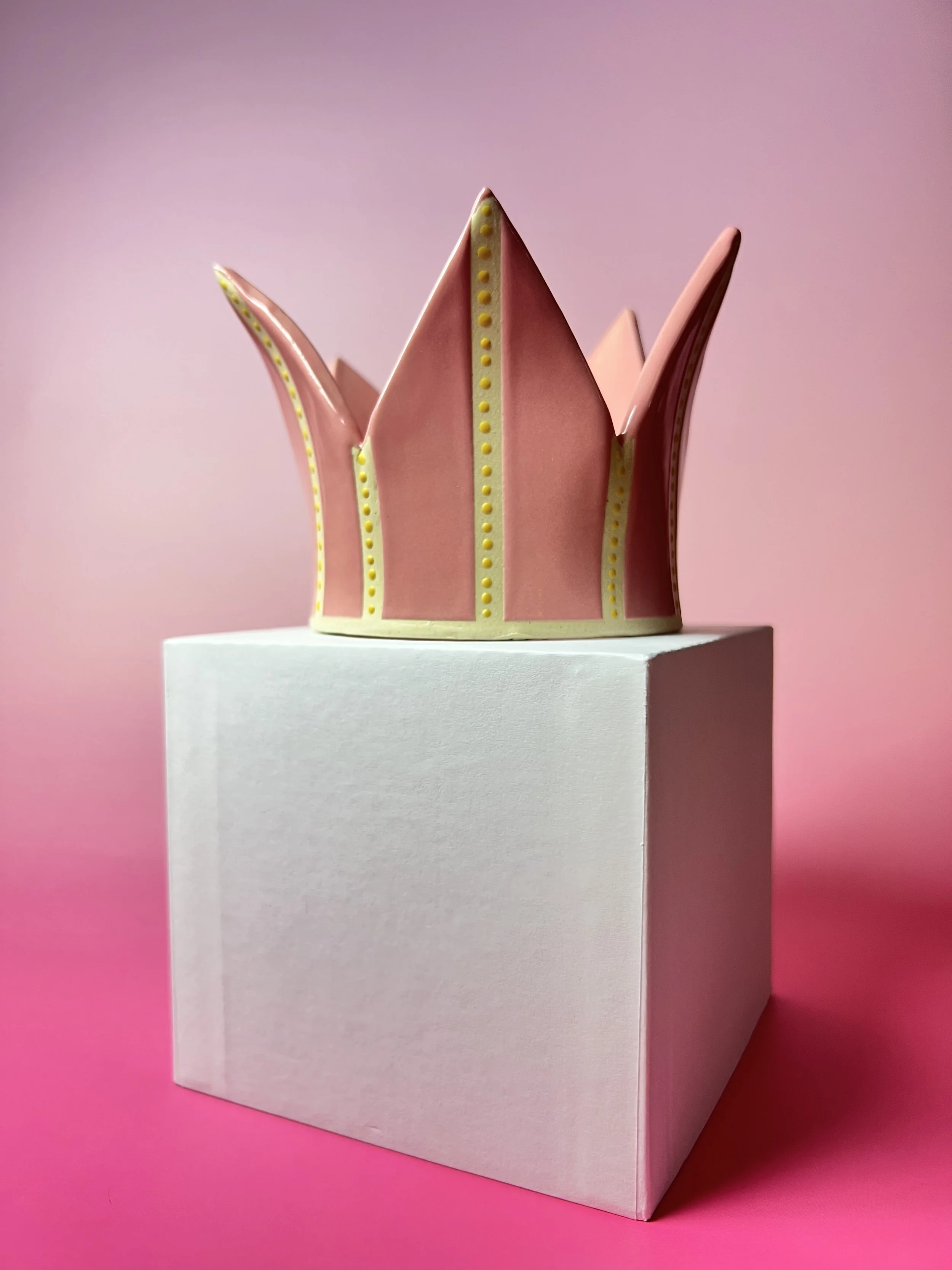 ceramic crown, pink with yellow polkadots