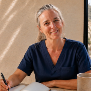Founder of Algarve Medical Concierge providing personalized healthcare guidance, specialist referrals and medical coordination in the Algarve.