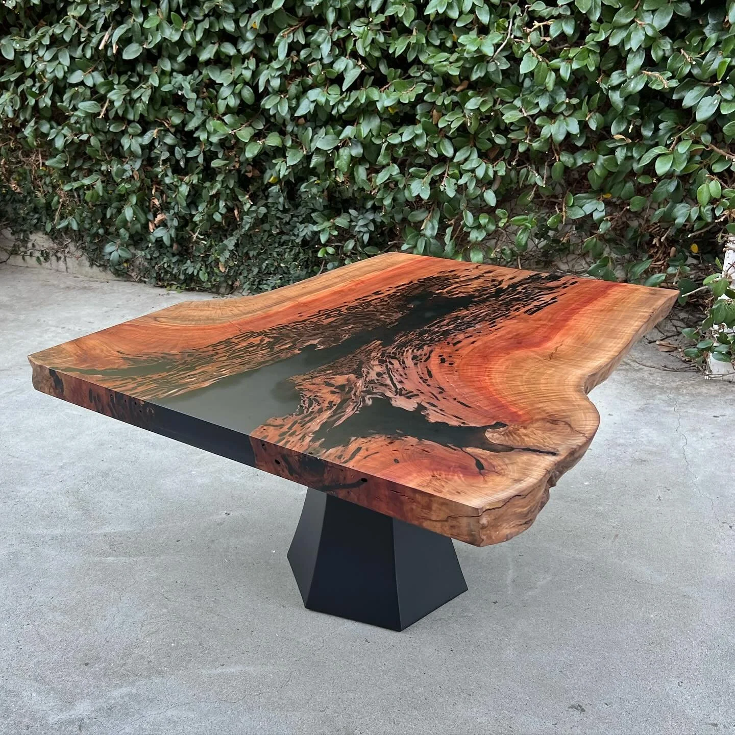 Calgary Pear coffee table is complete and available for purchase!

This beautiful coffee table features tinted epoxy and is a smooth as glass.

The table is roughly 34 x 35 inches and 18 inches tall

please DM me interested.  Price include SoCal loca