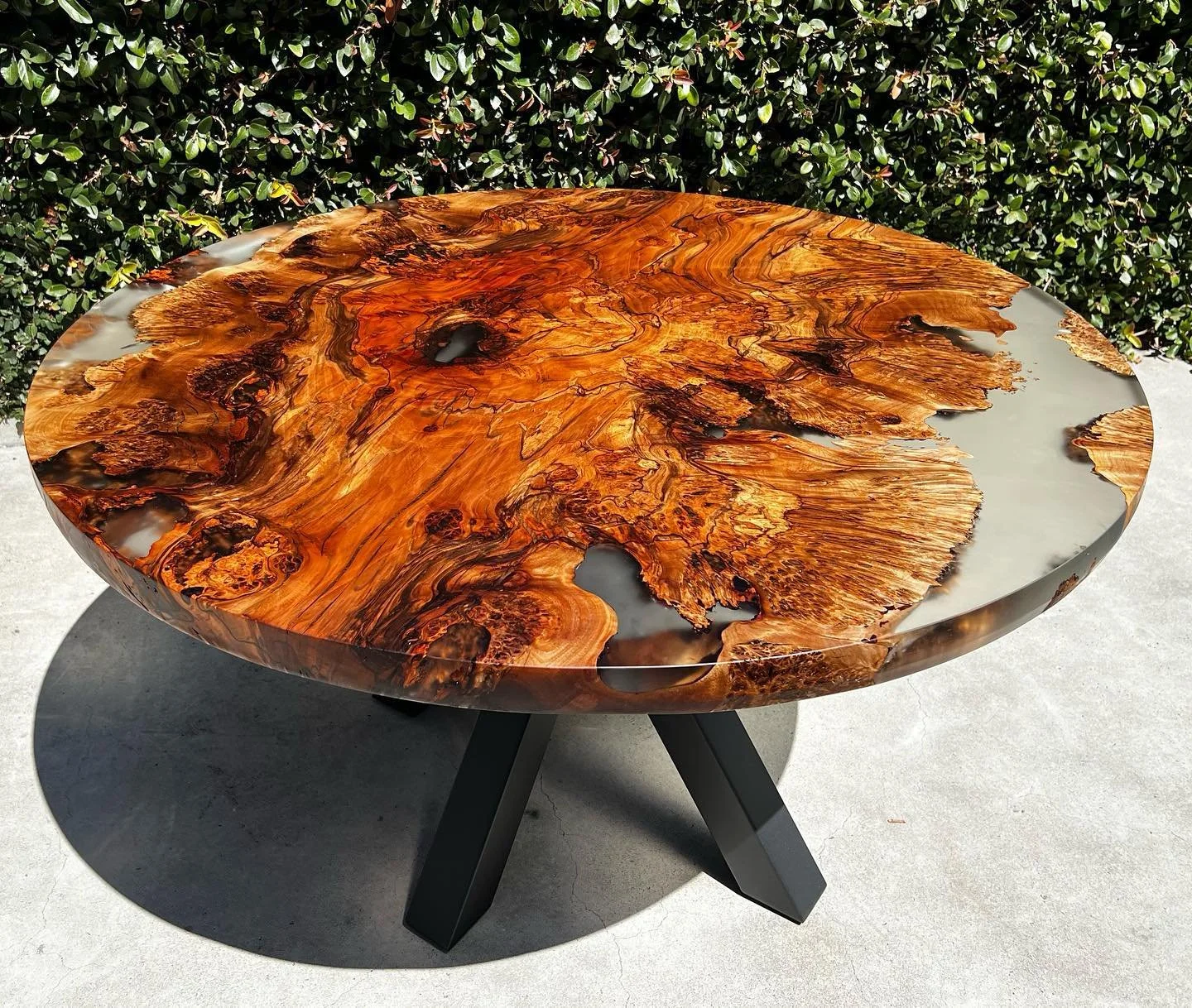 All done! 52 inch Peruvian Pepperwood dining table. 
Round is much harder than live edge or square but worth it!
Note the concave profile, took a bit of weight off the side profile, love the result

Peruvian Pepperwood Slab from @angelcitylumber
SS13