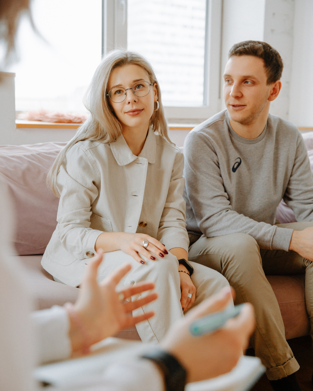 How to choose the right ABA therapy provider in Dubai — guide by NeuroCore. NeuroCore therapist delivering individualized ABA therapy for a child in Dubai