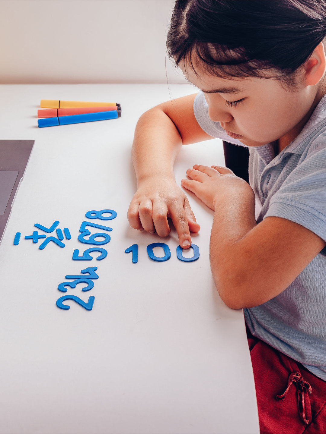 A Dubai teacher using structured ABA-informed teaching strategies to build reading confidence in a student with dyslexia during a one-to-one support session