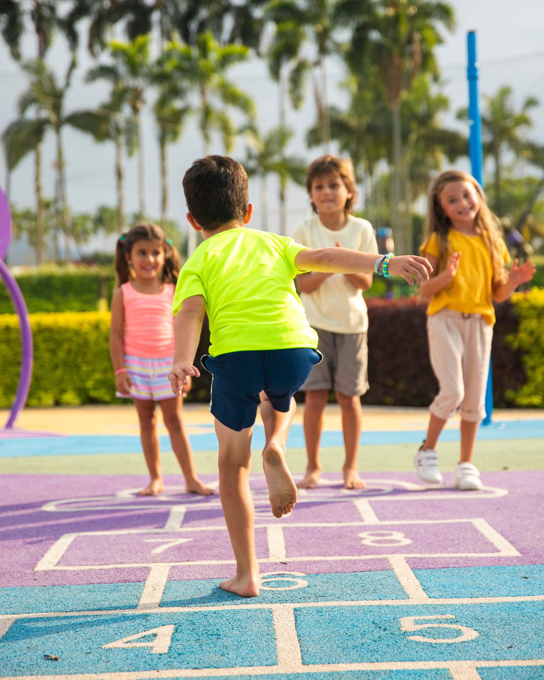Recognizing the signs your child may benefit from ABA therapy — guide by NeuroCore.  Child showing early developmental signs that may benefit from ABA therapy support