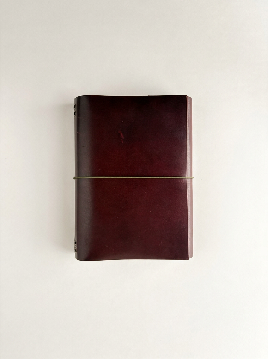 A5 Trifold in Burgundy