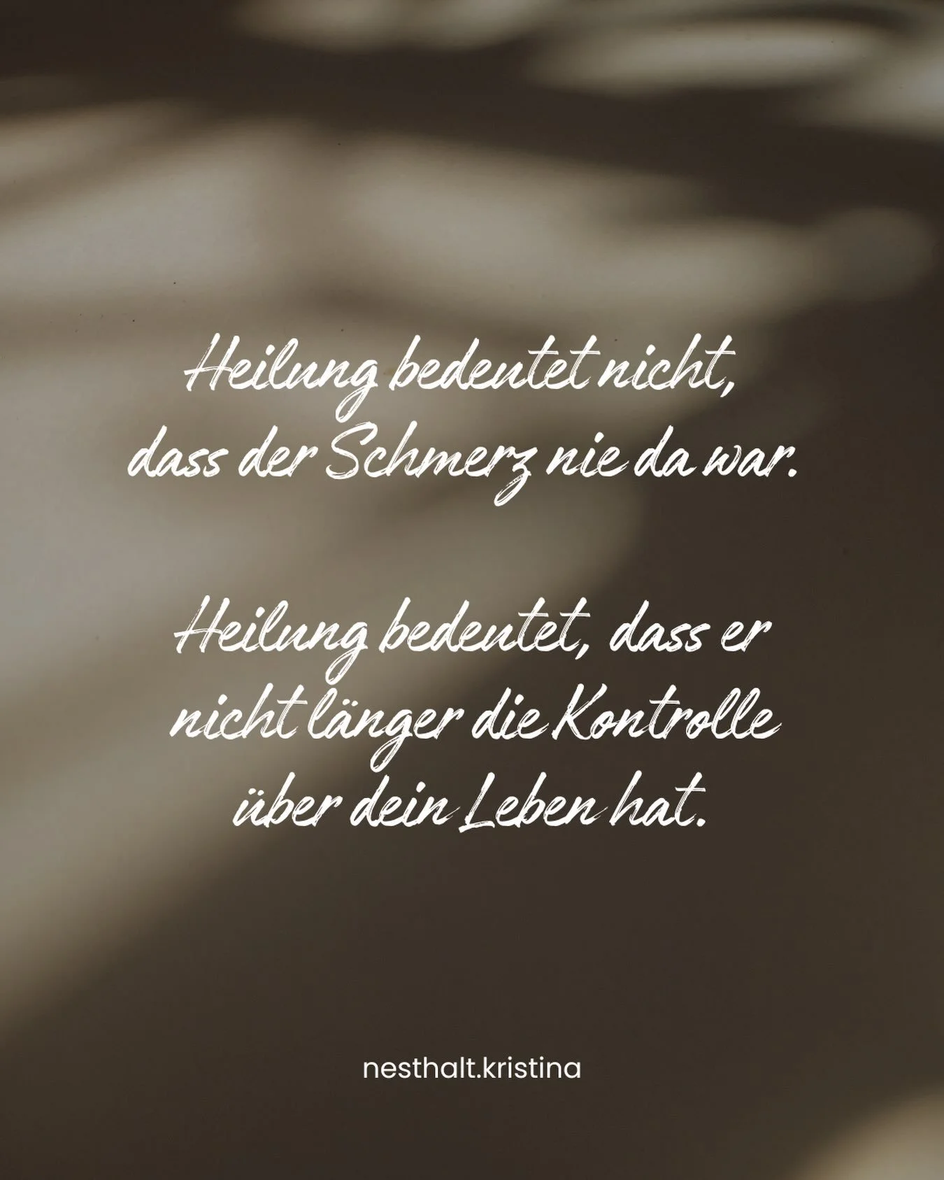 Heilung beginnt dort, wo wir aufh&ouml;ren, gegen unsere Vergangenheit zu k&auml;mpfen und anfangen, uns selbst mit Mitgef&uuml;hl zu begegnen. 🤍

#psychologie #trauma #selbstwertgef&uuml;hl #grenzen