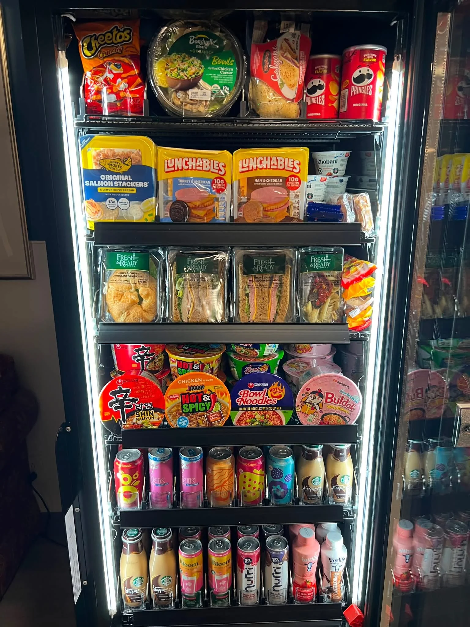 How Smart Vending Machines Are Changing the Way Businesses Offer Snacks and Drinks to Employees