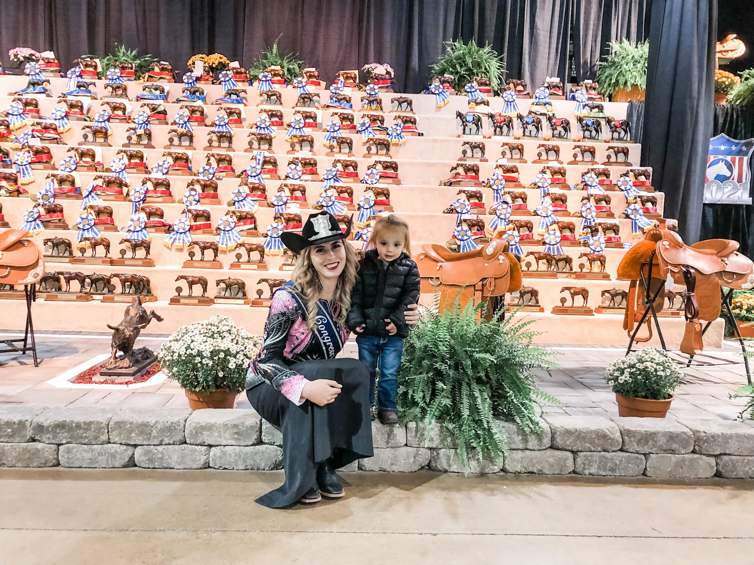 Caitie Henselman’s daughter with the AQHA Congress Queen at the All American Quarter Horse Congress.